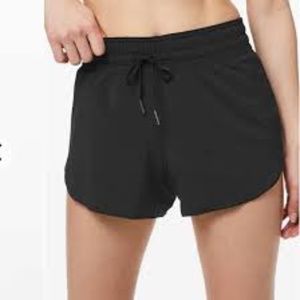 Lululemon Choose a Side Short Size 6